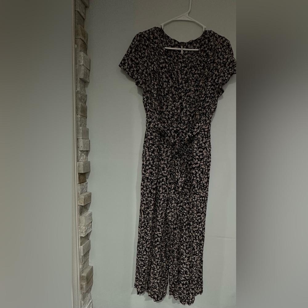 Free People Black & White Floral Wide-Leg Jumpsuit – Size 8